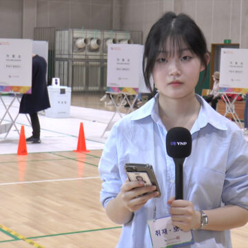 [투표소] 고등학교 학생증도 신분증으로 인정…”6시 전에 투표 서두르세요!”
